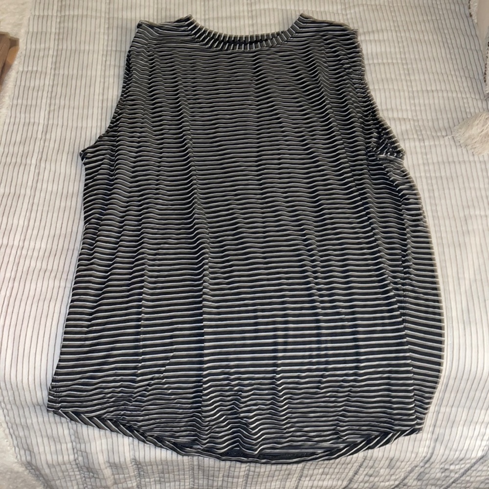 Lululemon muscle tank